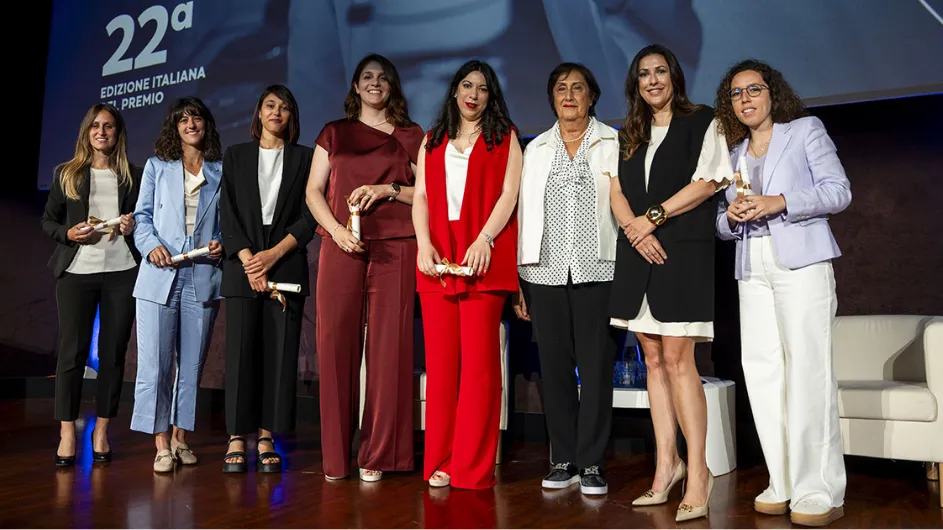 The women who received the L'Oreal Women in Science - Italy Awards with president and CEO of L'Oreal Italia