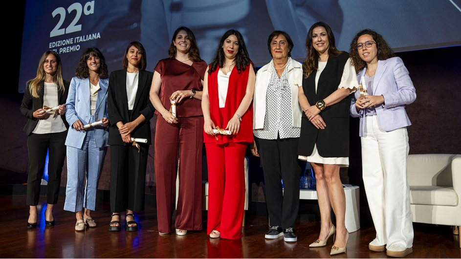 The women who received the L'Oreal Women in Science - Italy Awards with president and CEO of L'Oreal Italia